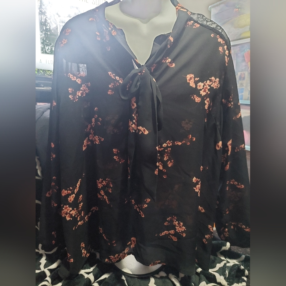 Daisy Fuentes Blouse 3x floral print